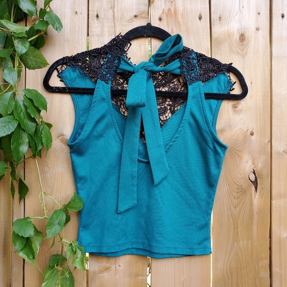 Limeté lace front top 🙀 - Picture 2 of 3